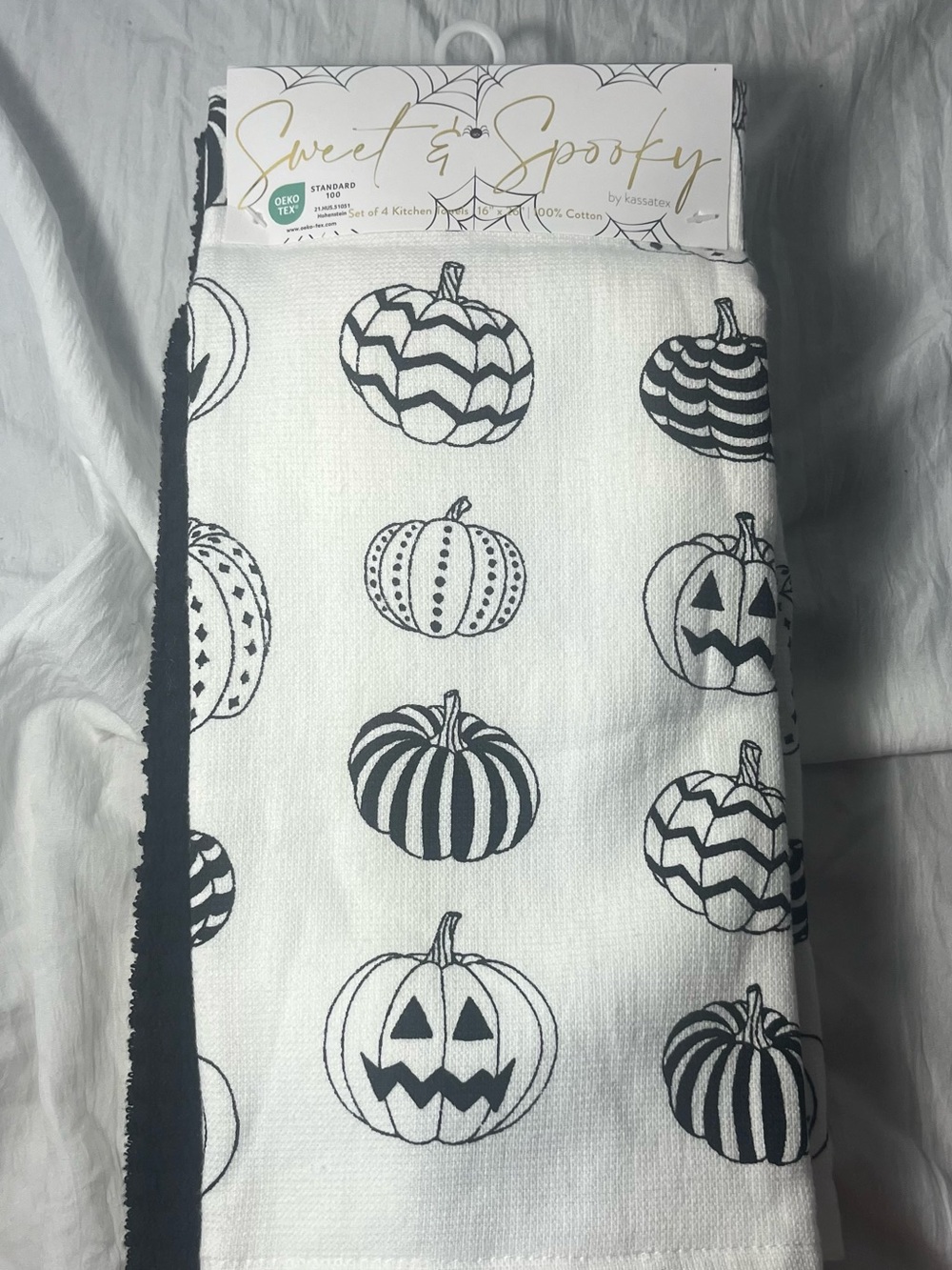 Halloween Kitchen Towels Pumpkins Jack-o-lantern black white set of 4 Kassatex